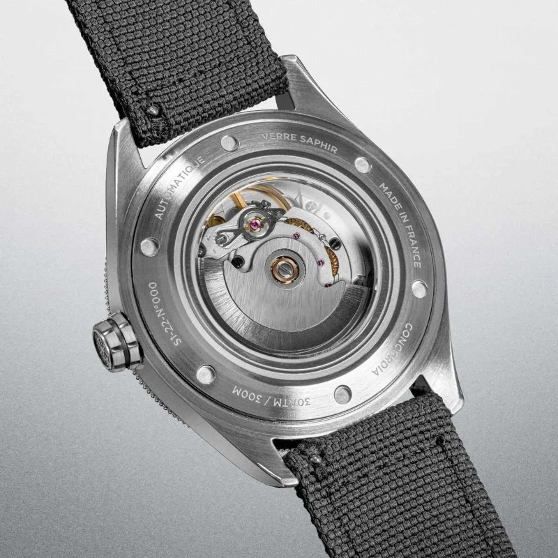 Customize 300M Water-Resistant Dive Watch With Miyota 9039